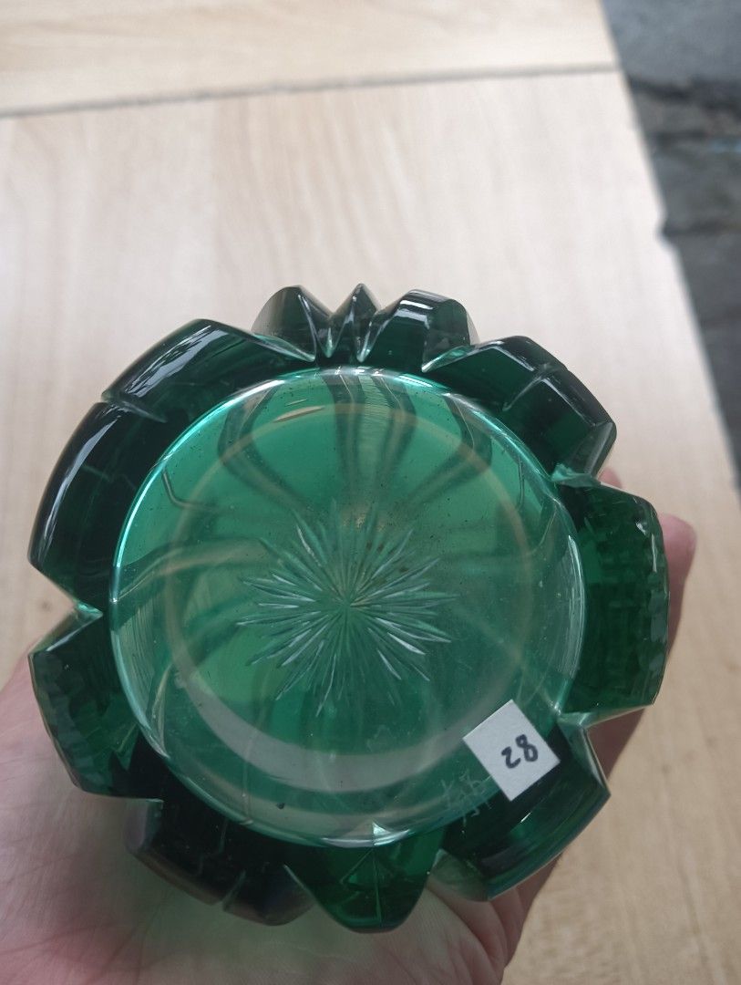 Green Glass Fluted Vase (Category: Vases & Decorative Bowls) located in Quezon City. Submitted by anacletojr (Listing ID 1462754805, Image 3). Description: This is a beautiful vintage emerald green glass vase. It features an elegant Mid-Century Modern style characterized by heavy vertical panel ribbing, a classic tapered body, and a gracefully split or multi-scalloped rim. Similar vintage hand-blown and art glass pieces from this era were famousl