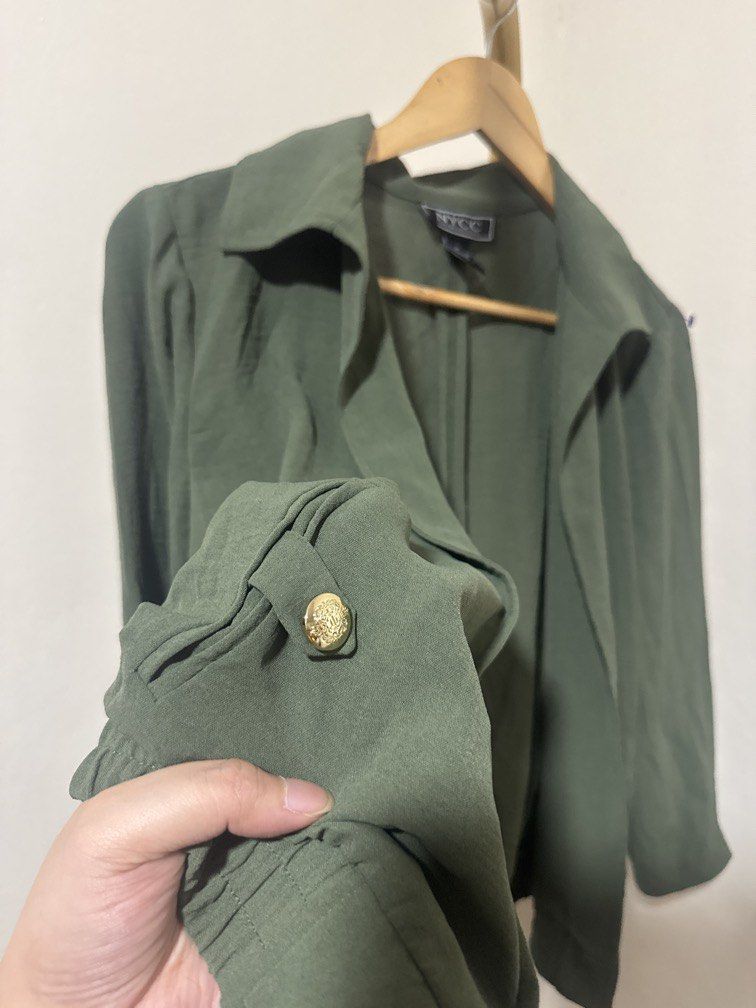 Green Jacket Style Top (Category: Coats, Jackets and Outerwear) located in Mexico. Submitted by studioleraph (Listing ID 1462791180, Image 3). Description: 🛍️ Perfect for your personal wardrobe 🫶 👗 The actual item being sold is the original garment shown in the product photos. Small differences in fit, drape, color, texture, or details may occur. 💌 Condition: • Preloved; Please wash the items before wearing. • Please manage expectations as th