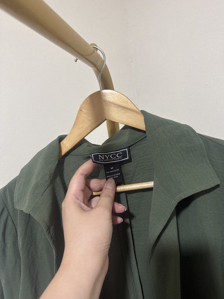 Green Jacket Style Top (Category: Coats, Jackets and Outerwear) located in Mexico. Submitted by studioleraph (Listing ID 1462791180, Image 2). Description: 🛍️ Perfect for your personal wardrobe 🫶 👗 The actual item being sold is the original garment shown in the product photos. Small differences in fit, drape, color, texture, or details may occur. 💌 Condition: • Preloved; Please wash the items before wearing. • Please manage expectations as th