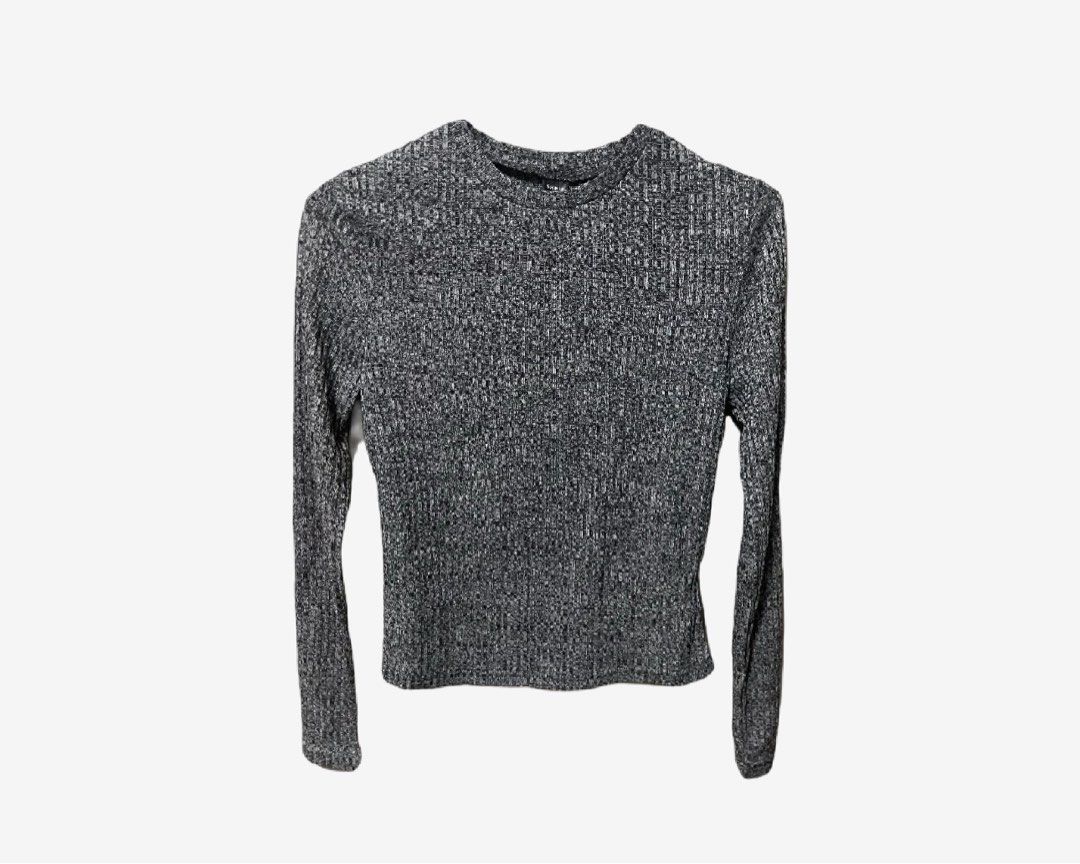Grey Marled Ribbed Mock Neck Long Sleeve Top (Category: Longsleeves) located in Manila. Submitted by purpleeeshop (Listing ID 1462709680, Image 1). Description: - Grey marled long sleeve top - Ribbed texture all over - Mock neck style - Very stretchy material - Ideal for layering or wearing solo.