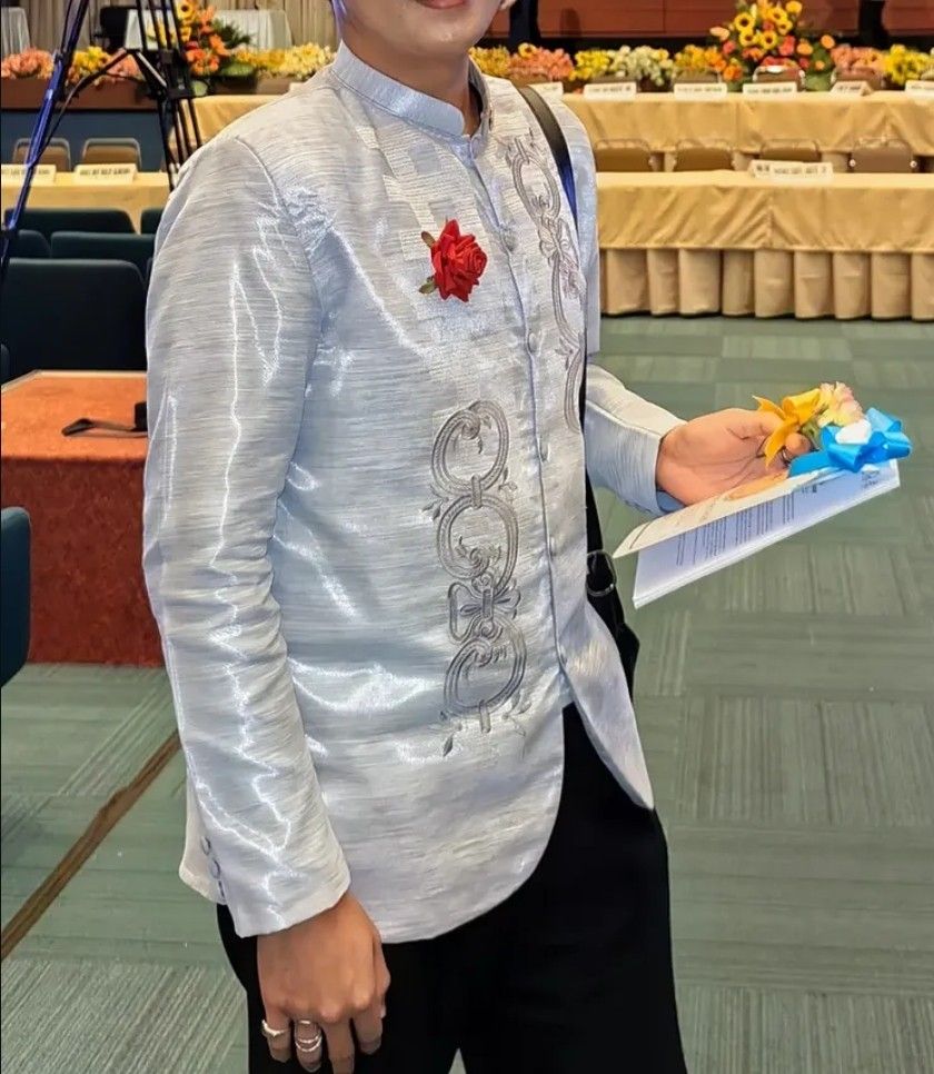 Grey Modern Coat Barong Chinese Collar (Category: Coats, Jackets and Outerwear) located in Las Pinas. Submitted by jarrchiee (Listing ID 1462767561, Image 1). Description: - Red rose brooch not included - Size large, can fit 65kg to 75kg men - used once.