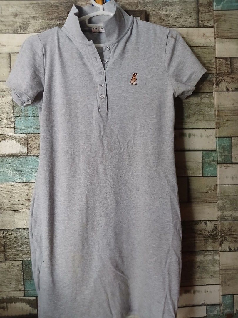 Grey Polo Shirt with Bear Logo (Category: Tshirts & Polo Shirts ) located in Manila. Submitted by epictiger_d61a4a (Listing ID 1462708631, Image 2). Description: - Grey short-sleeved polo shirt - Features a small embroidered bear logo on the chest - Button placket at the neck - Comfortable and ideal for casual everyday wear.