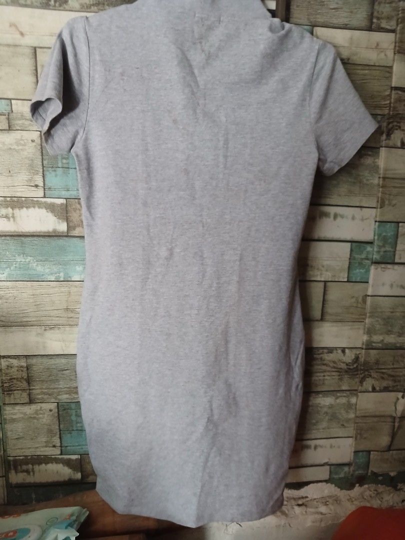 Grey Polo Shirt with Bear Logo (Category: Tshirts & Polo Shirts ) located in Manila. Submitted by epictiger_d61a4a (Listing ID 1462708631, Image 1). Description: - Grey short-sleeved polo shirt - Features a small embroidered bear logo on the chest - Button placket at the neck - Comfortable and ideal for casual everyday wear.