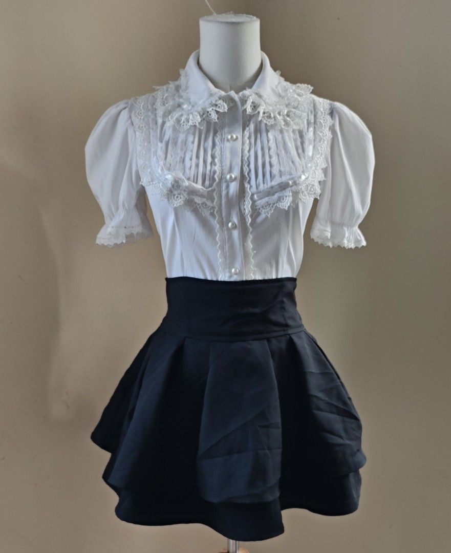 GRL Plain Black Jirai Kei Skirt (Category: Skirts) located in Batangas. Submitted by selenophile__ (Listing ID 1462687589, Image 1). Description: .