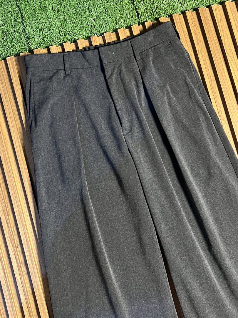 GU - SINGLE PLEATED BARREL FIT TROUSER (Category: Trousers) located in Bacolod City. Submitted by timelessbyjosh (Listing ID 1462790754, Image 3). Description: BEST FOR CASUAL & FORMAL OUTFITS SIZE : MEDIUM ACTUAL COLOR : GREY COLOR RATE : 10 OUT OF 10 CONDITION : NEAR NEW MATERIAL : 68 % POLYESTER , 30 % RAYON & 2 % SPANDEX MADE IN : INDONESIA FLAWS : NONE DIMENSIONS WAIST - 30 TO 34 ( ADJUSTABLE / GARTERIZE ) LENGTH - 36 THIGH - 14. 5 LEG OPENI