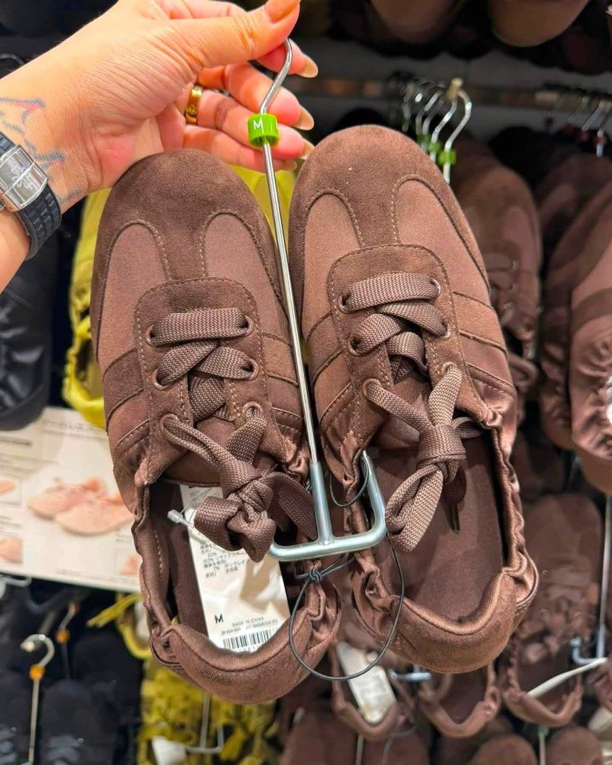 GU Ballet Gathered Sneakers (Category: Sneakers) located in Baguio. Submitted by donafaye (Listing ID 1462813368, Image 1). Description: GU Ballet Gathered Sneakers Brand new from JP 🇯🇵 Dark Brown Color Available sizes onhand: Small- 22.5cm to 23cm (2pairs) Medium- 23.5cm to 24cm (1pair) Large- 24.5cm (1pair).