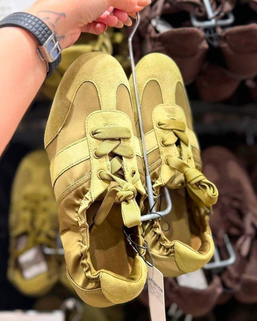 GU Ballet Gathered Sneakers (Category: Sneakers) located in Baguio. Submitted by donafaye (Listing ID 1462813763, Image 1). Description: GU Ballet Gathered Sneakers Brand new from JP 🇯🇵 Olive color Available sizes onhand: Small- 22.5cm to 23cm (2pairs) Medium- 23.5cm to 24cm (1pair) Large- 24.5cm (1pair).