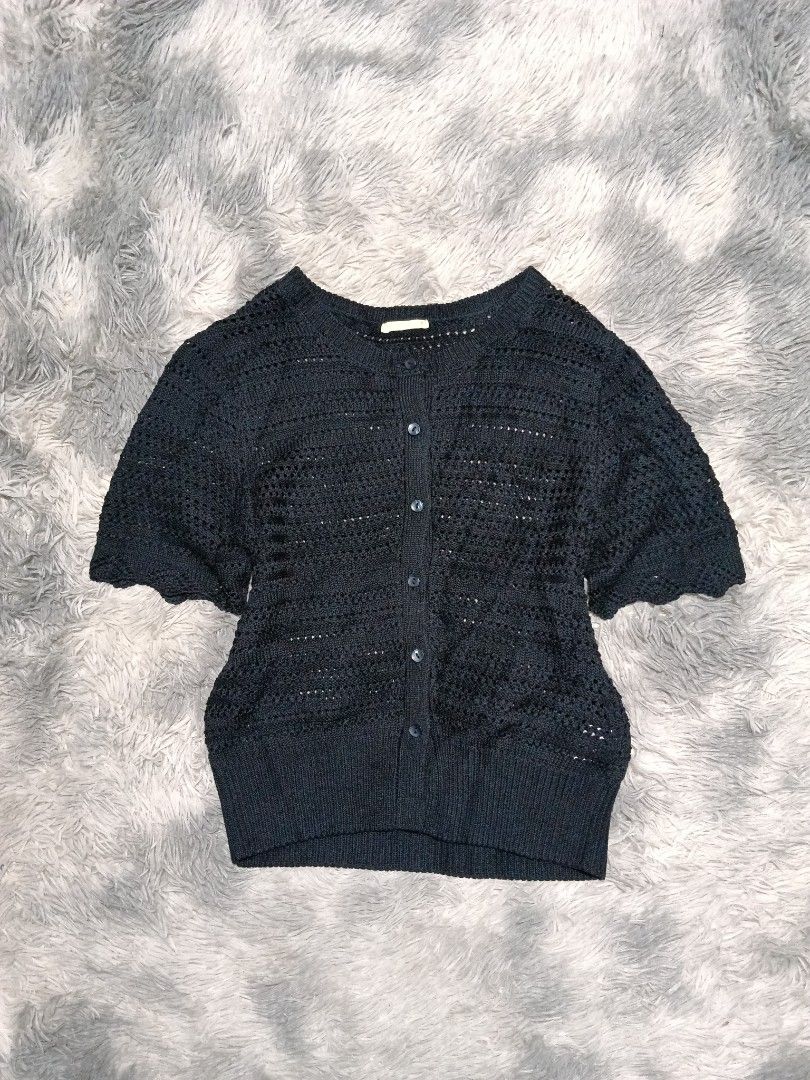 GU cardigan short sleeve (Category: Others Tops) located in San Carlos City. Submitted by wilburstthriftstore (Listing ID 1462856255, Image 1). Description: GU cardigan short sleeve Size small W15 | L19 No issue Good as new👌🏾 ₱150 + sf.