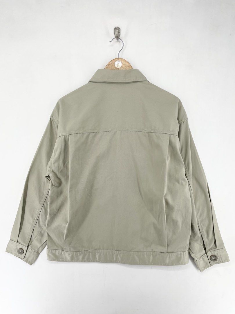 GU Chef Jacket (Category: Coats, Jackets and Outerwear) located in Mandaluyong City. Submitted by armrhts (Listing ID 1462749061, Image 2). Description: Size: Small Dimensions(inches) •Width: 21" •Length: 24" •Pit to Cuff: 19" Issue/s: -Swipe detailed Pics.