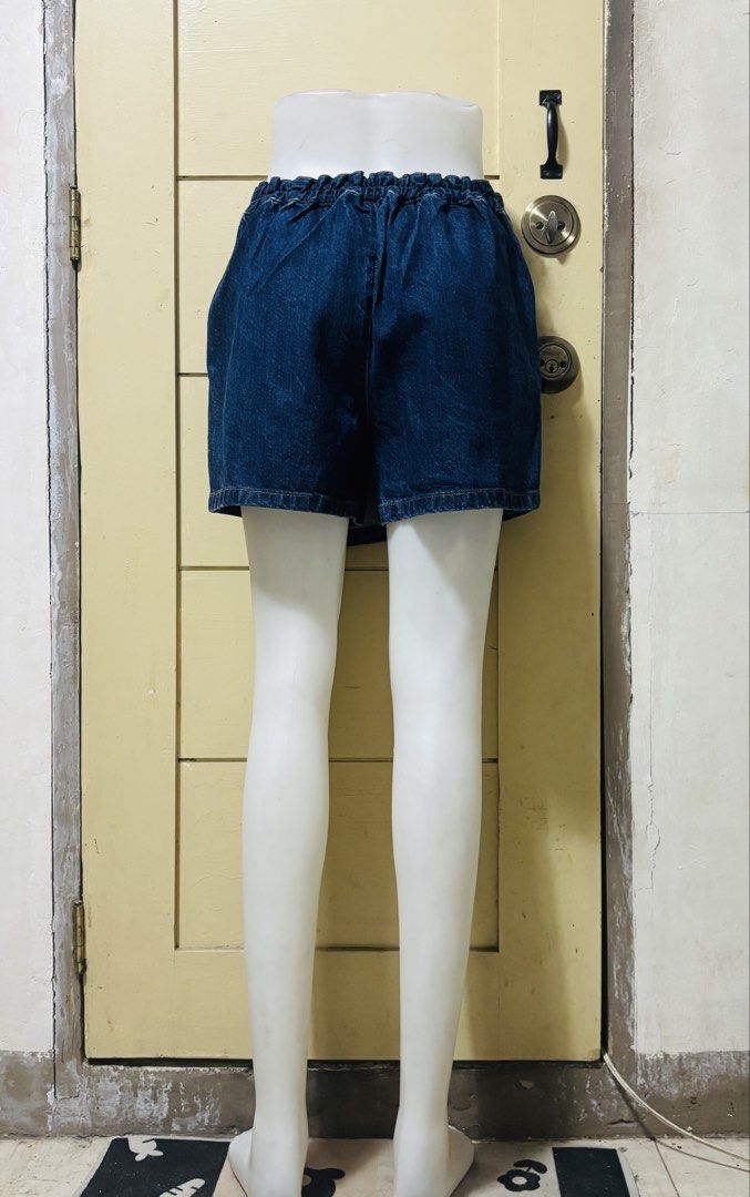 GU Denim Skort (Category: Shorts) located in Pasig City. Submitted by jie1031 (Listing ID 1462727381, Image 3). Description: GU Denim Skort Code: 221-324198 Size on Tag: Small Width: 26-29 Length: 13:5 Color: denim blue Material: 100% Cotton Details: Garterized, like nee, GU metal buttons ₱ 300 Payment first via bank transfer BPI or BDO or Gcash * Ship via lalamove or JNT * Meet up Megamall during Mon-Wednesday only 💖 Bundle Your Favorites and S