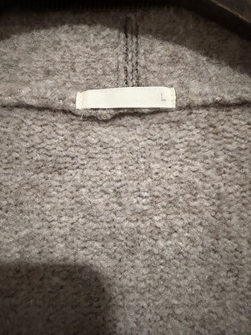 GU Knit Cardigan Sweater - Size L (Category: Coats, Jackets and Outerwear) located in Manila. Submitted by furugi24 (Listing ID 1462778455, Image 3). Description: - GU Light Grey Knit Cardigan - SRP : 800 - Size L - Dimension : W23 x L29 - excellent condition - bought in japan .