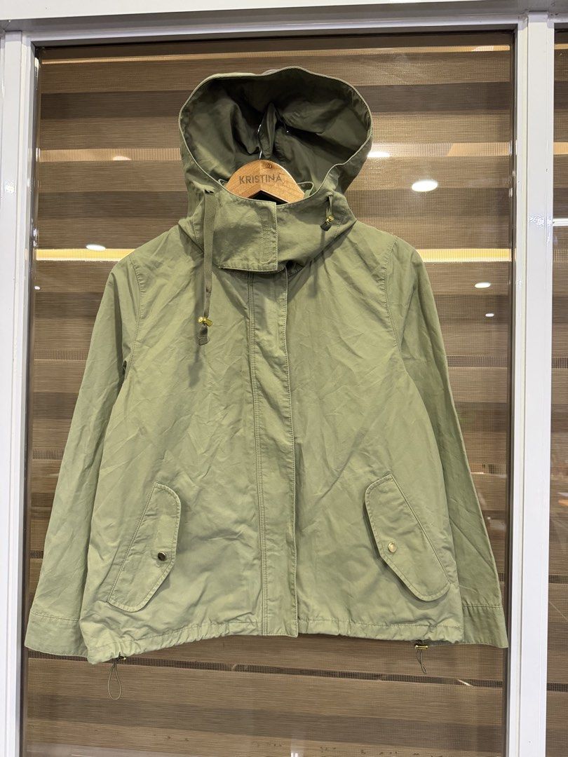 GU mountain parka (Category: Coats, Jackets and Outerwear) located in Manila. Submitted by kristinata44809 (Listing ID 1462881399, Image 1). Description: - Lightweight green jacket from GU - Features a hood - Drawstring waist for adjustable fit - Two front pockets with button closure - Button and zip front closure - Ideal for layering and casual outfits.
