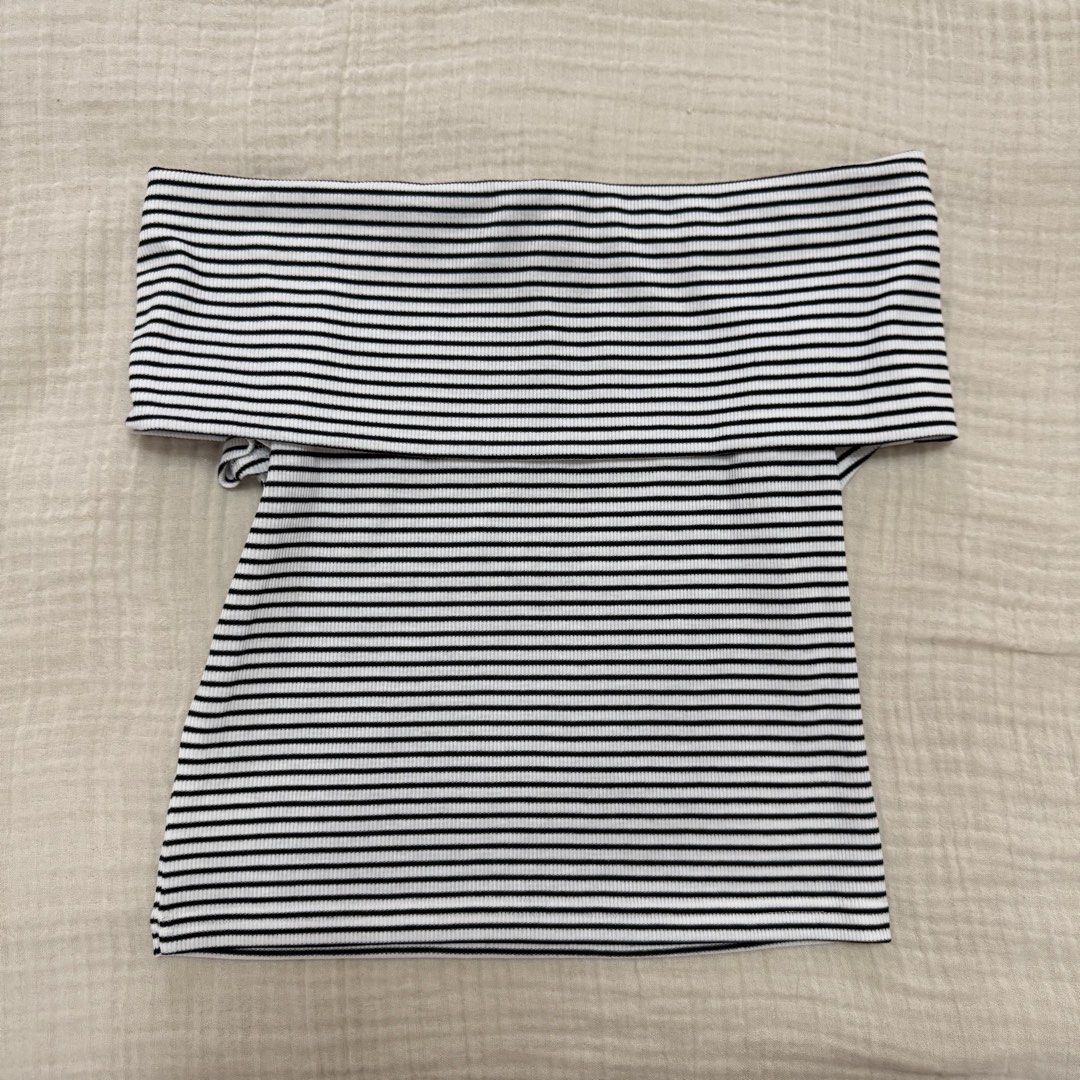 GU Off Shoulder Top (Category: Blouses) located in Quezon City. Submitted by wanderingpenguin (Listing ID 1462793106, Image 1). Description: No when worn unless posted No measurements unless posted Apologies for the wrinkles & uneven lighting :).