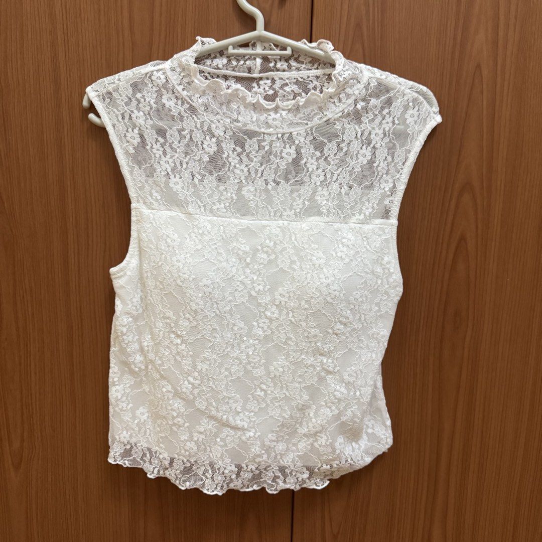 GU Padded Lace Top (Category: Blouses) located in Quezon City. Submitted by wanderingpenguin (Listing ID 1462795157, Image 1). Description: No when worn unless posted No measurements unless posted Apologies for the wrinkles & uneven lighting :).