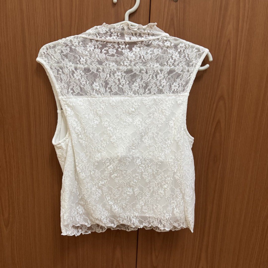 GU Padded Lace Top (Category: Blouses) located in Quezon City. Submitted by wanderingpenguin (Listing ID 1462795157, Image 2). Description: No when worn unless posted No measurements unless posted Apologies for the wrinkles & uneven lighting :).