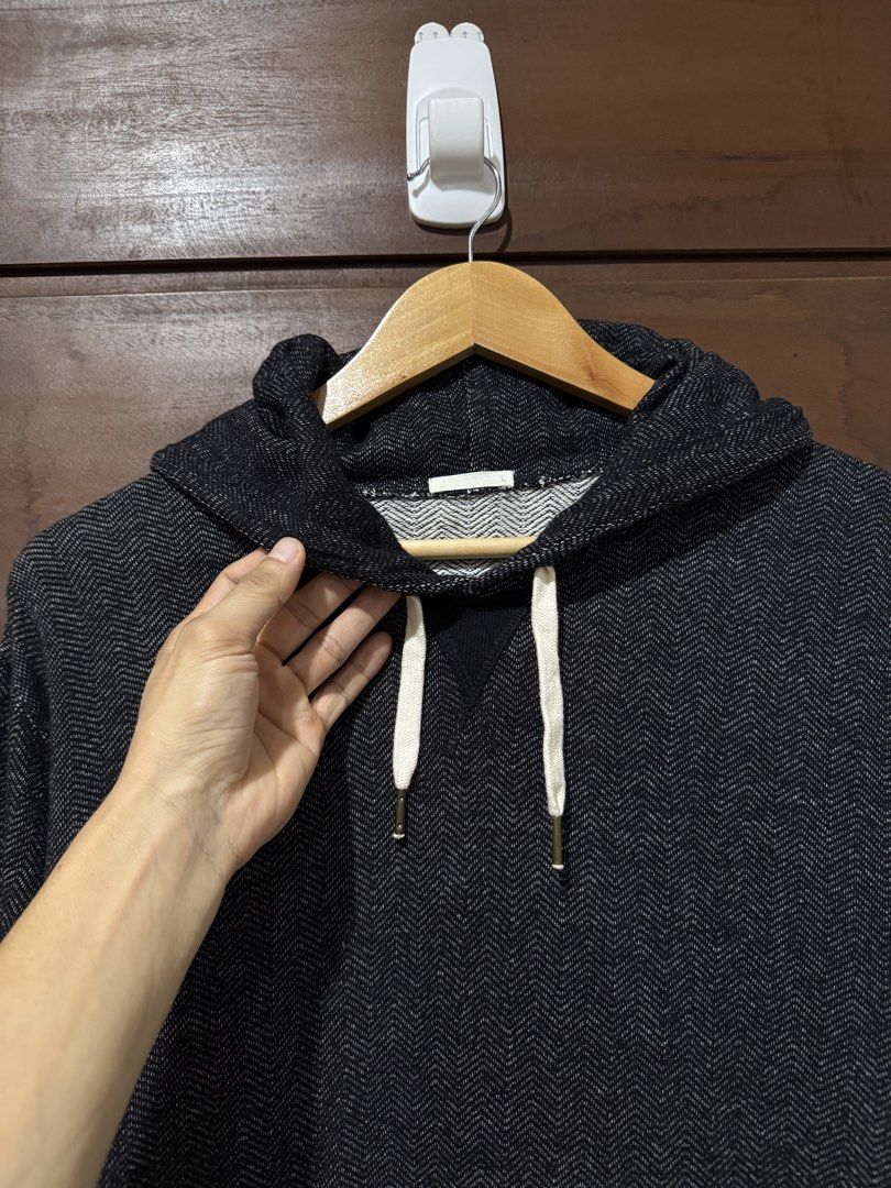 GU Pullover Hoodie Jacket Large (Category: Coats, Jackets and Outerwear) located in Digos. Submitted by appareall (Listing ID 1462719712, Image 2). Description: C3-669 Approximate measurement (taken flat in inches) Size on tag: L Width (pit to pit): 22.5 Length: 27.5 Shoulder: 19.5 Sleeve length: 26.5 Material: Cotton .