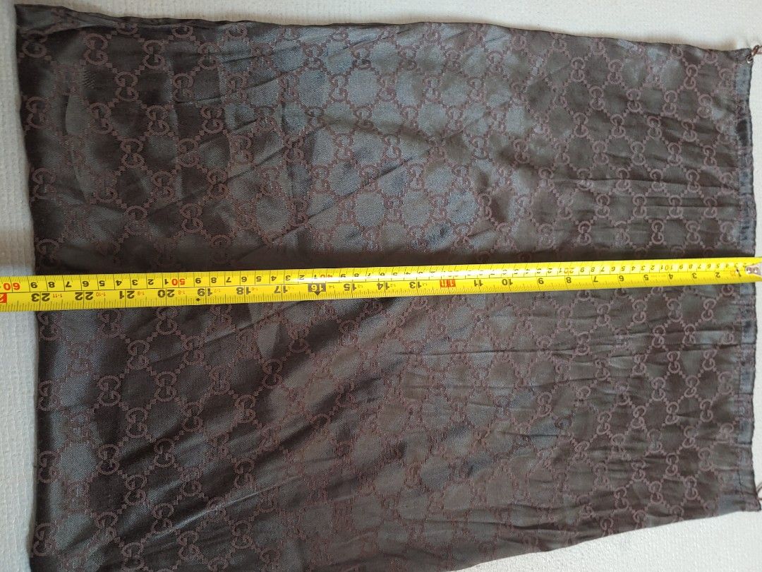 Gucci Monogram Dust Bag （分類：手袋及銀包）位於 Hong Kong。 由 duansl 提交（商品編號 1462688523，圖片 1）。簡介： Authentic Gucci dust bag. Classic GG monogram pattern all over. Dark brown color. Drawstring closure. Measures approximately 40cm x 60cm. Great for protecting your luxury bags or for storage. Clean and ready for a new owner.。