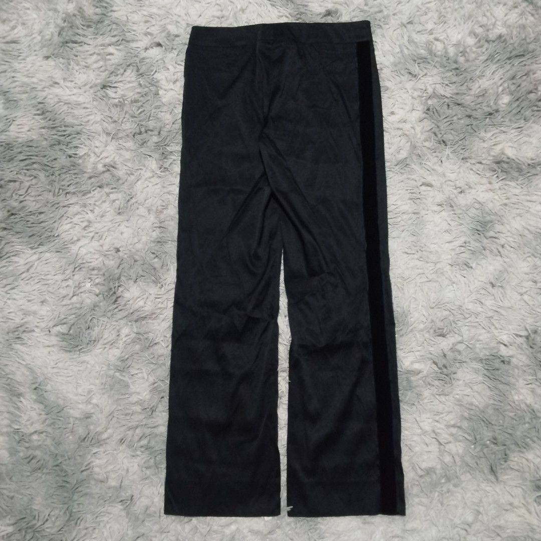 GUCCI TROUSER VELVET SIDE TAPE (Category: Other Bottoms) located in Cavite. Submitted by realdeal98 (Listing ID 1462862968, Image 2). Description: GUCCI - Authentic - Side Tape Velvet - Silk Measurement when Iaid flat 13.7 inches waistline 36 inches length 36 inches outseam 28 inches inseam 10 inches thigh 7 inches frontrise 7.5 inches knee 8.2 inches leg opening 1580 shipped via JNT.