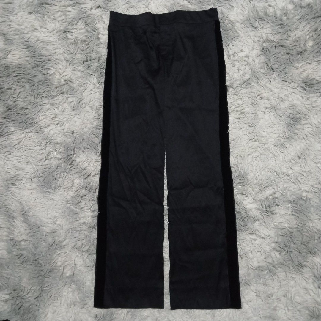 GUCCI TROUSER VELVET SIDE TAPE (Category: Other Bottoms) located in Cavite. Submitted by realdeal98 (Listing ID 1462862968, Image 1). Description: GUCCI - Authentic - Side Tape Velvet - Silk Measurement when Iaid flat 13.7 inches waistline 36 inches length 36 inches outseam 28 inches inseam 10 inches thigh 7 inches frontrise 7.5 inches knee 8.2 inches leg opening 1580 shipped via JNT.