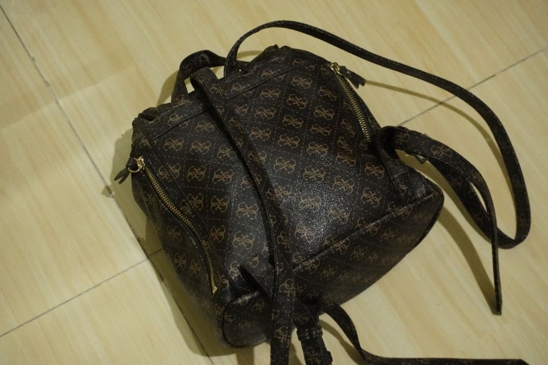 Guess Terra Backpack (Category: Backpacks) located in Quezon City. Submitted by rygba (Listing ID 1462765868, Image 2). Description: 📌 Please manage your expectations 📌 Payment first before shipping of item 📌 Shipment will be available next day after purchase (might change on some conditions). 📌 Posted price is final, no lowballers Guess Terra Backpack 💵 Price: ₱600 ⚠ Defects/Notes N/A 📱 MOP: GCash 🛵 Delivery: J&T (Buyer has to shoulder de
