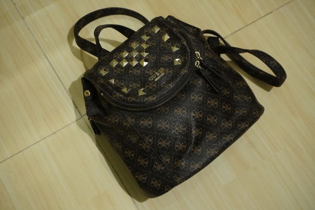 Guess Terra Backpack (Category: Backpacks) located in Quezon City. Submitted by rygba (Listing ID 1462765868, Image 3). Description: 📌 Please manage your expectations 📌 Payment first before shipping of item 📌 Shipment will be available next day after purchase (might change on some conditions). 📌 Posted price is final, no lowballers Guess Terra Backpack 💵 Price: ₱600 ⚠ Defects/Notes N/A 📱 MOP: GCash 🛵 Delivery: J&T (Buyer has to shoulder de