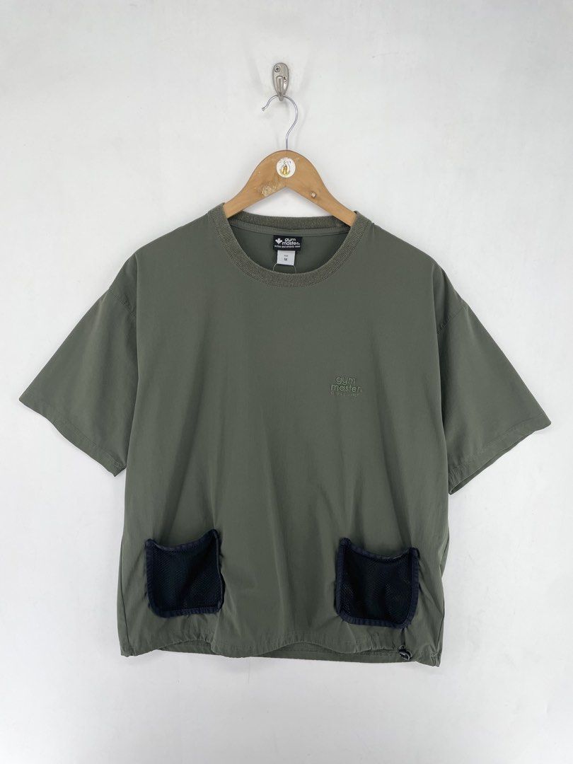 Gym Master Nylon Two-Pocket Mesh Shirt (Category: Tshirts & Polo Shirts ) located in Mandaluyong City. Submitted by armrhts (Listing ID 1462702908, Image 1). Description: Size: Medium Dimensions(inches) •Width: 23" •Length: 26" •Pit to Cuff: 5" Issue/s: -Swipe detailed Pics.