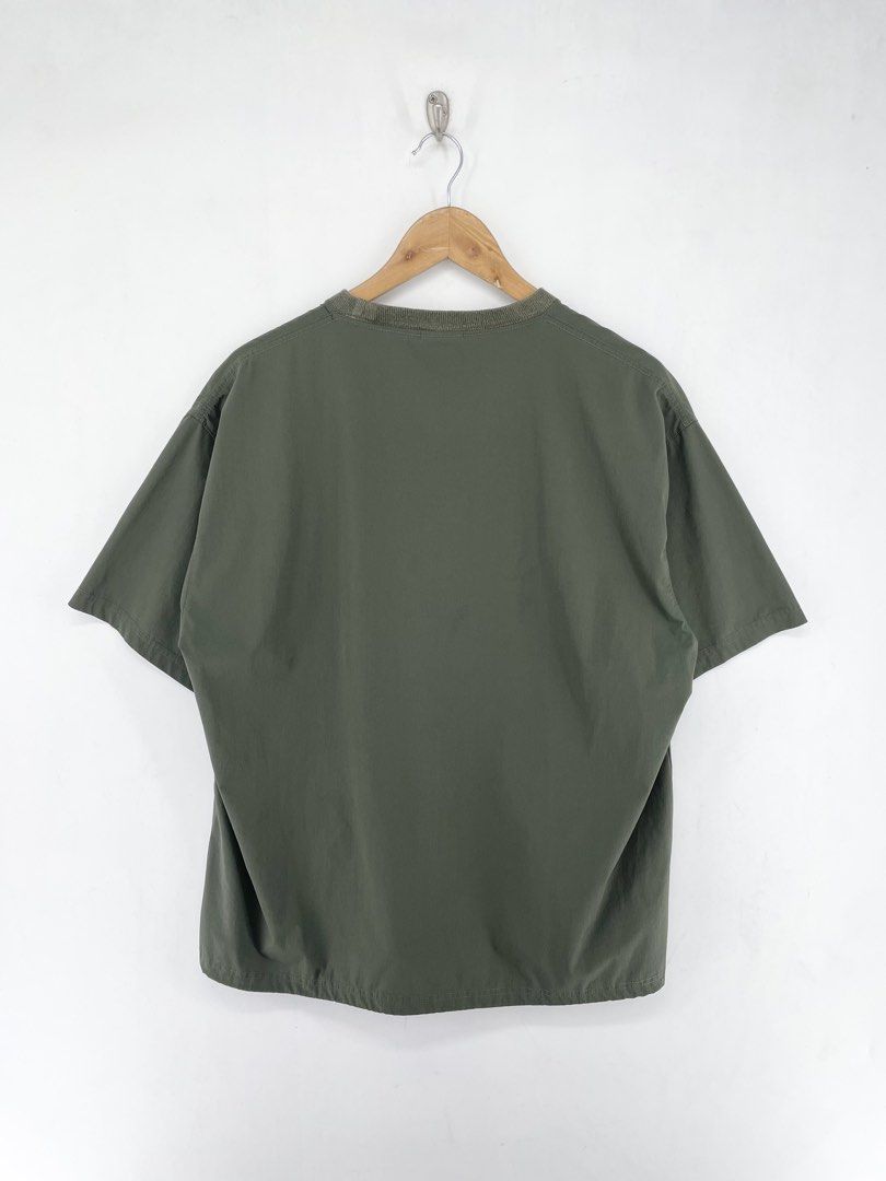 Gym Master Nylon Two-Pocket Mesh Shirt (Category: Tshirts & Polo Shirts ) located in Mandaluyong City. Submitted by armrhts (Listing ID 1462702908, Image 2). Description: Size: Medium Dimensions(inches) •Width: 23" •Length: 26" •Pit to Cuff: 5" Issue/s: -Swipe detailed Pics.
