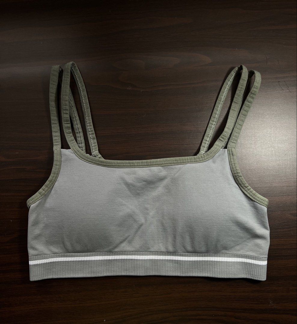 Gymshark Contrast Seamless Set in Unit Green (Category: Activewear) located in Iloilo. Submitted by harosheena (Listing ID 1462726496, Image 3). Description: TAKE ALL - Gymshark Contrast Seamless all in unit green - 1) Midi Tee - 2) Leggings - 3) Bra - Sizes: S - Bra with pad and pad slot - No flaws - worn only a few times 📍Iloilo city via j&t.