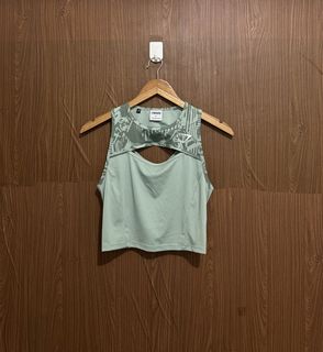 (Category: ) located in . Submitted by streetwear.collections (Listing ID 1462883328, Image 1). Description: .