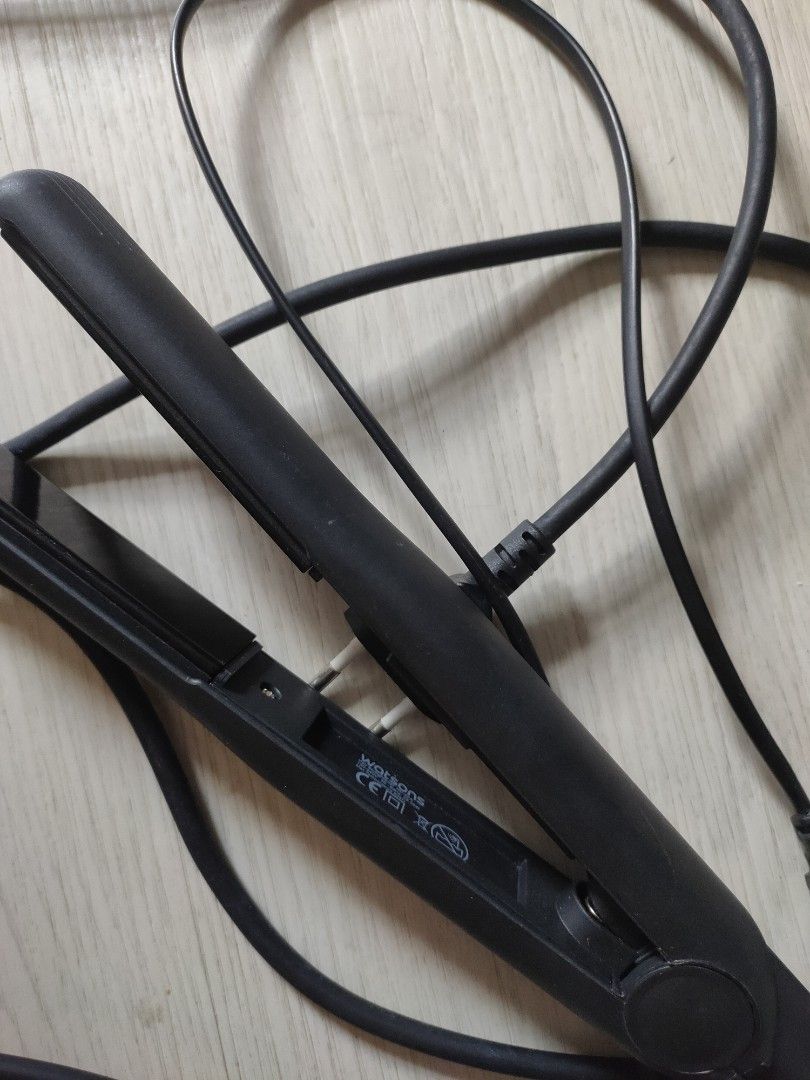 Hair Straightener (Category: Hair) located in Santa Rosa. Submitted by fordahunt (Listing ID 1462732720, Image 2). Description: Watsons.