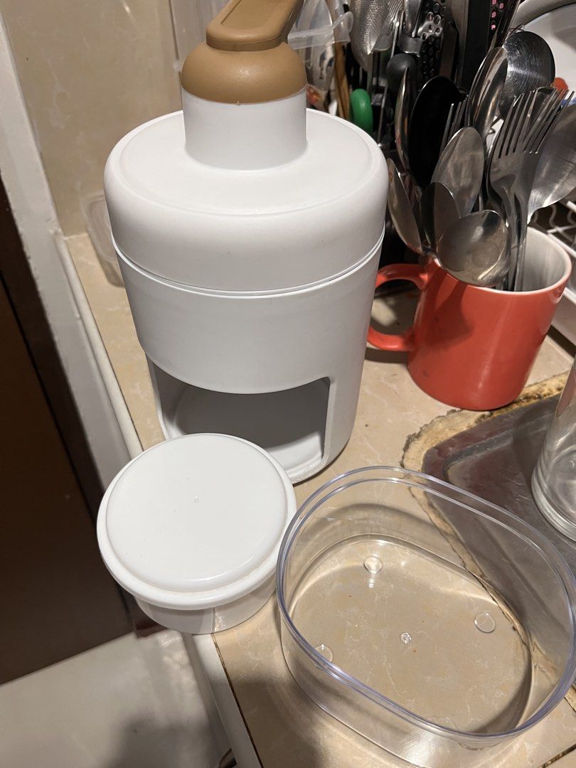 HALO HALO SHAVER (Category: Cookware & Accessories) located in Manila. Submitted by coolturtle.ed180a (Listing ID 1462832627, Image 2). Description: - Halo Halo Ice Shaver - Complete Set - Shaver, Ice Mold & Ice Catcher.