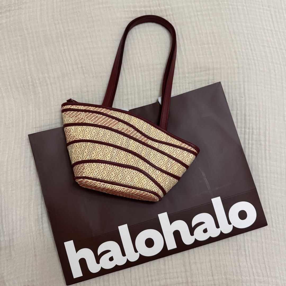 Halohalo Tiny Alona (Category: Shoulder Bags) located in Quezon City. Submitted by wanderingpenguin (Listing ID 1462865179, Image 1). Description: Halo halo shoulder bag Tiny alona in cherry (burgundy) Very well taken care of No breaks in the weave and no chipping in the leather linings Issue: Minimal dirt inside With halohalo paperbag 📍Would definitely rather keep than sell lower than posted price.