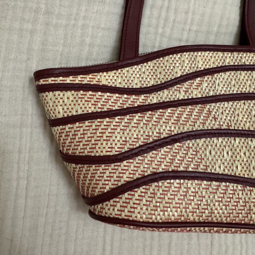 Halohalo Tiny Alona (Category: Shoulder Bags) located in Quezon City. Submitted by wanderingpenguin (Listing ID 1462865179, Image 3). Description: Halo halo shoulder bag Tiny alona in cherry (burgundy) Very well taken care of No breaks in the weave and no chipping in the leather linings Issue: Minimal dirt inside With halohalo paperbag 📍Would definitely rather keep than sell lower than posted price.