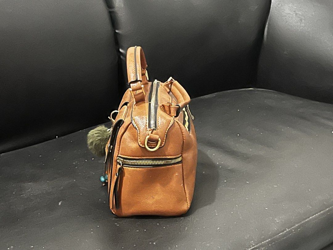 Hand bag (Category: Cross-body Bags) located in Bansalan. Submitted by jhalmar (Listing ID 1462769684, Image 2). Description: Brand new handbag for women .