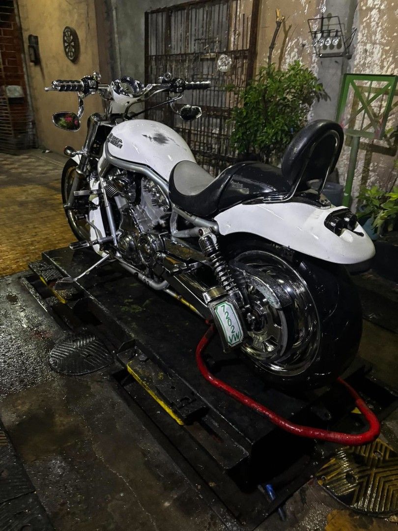 Harley (Category: Motorbikes for Sale) located in Pasig City. Submitted by brave_jeffrie28 (Listing ID 1462881774, Image 3). Description: 2005 Harley Vrod 1500cc honest issue needs detailing due to storage,running brand new battery.With papers.650k.