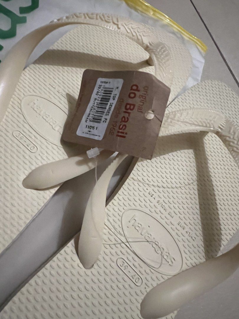 Havaianas Butter Cream Flip flops (Category: Slippers and slides) located in Quezon City. Submitted by zaraalsshop (Listing ID 1462800251, Image 3). Description: Havaianas Butter Cream Flip flops size 39-40.