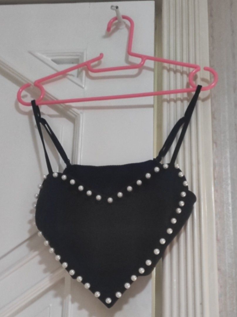 Heart black crop top (Category: Sleeveless) located in Bocaue. Submitted by jessdcluters (Listing ID 1462467789, Image 3). Description: .