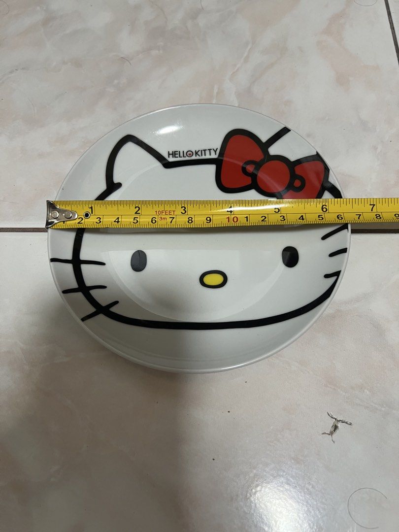 Hello kitty plate (Category: Other Kitchenware & Tableware) located in Manila. Submitted by rlab_japan_thrift (Listing ID 1462725930, Image 3). Description: Sanrio x Lawson Japan Hello Kitty Face Ceramic Plate (2012) 🎀🍽️ An iconic Lawson Japan promotional release featuring Hello Kitty’s signature face print with her classic red bow! Perfect as a trinket dish, display piece, or everyday snack plate for Sanrio collectors. * Brand / Release: Offic