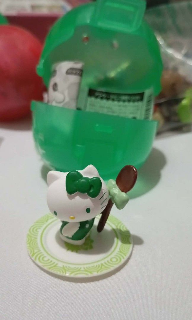 Hello kitty Pochacco figures (Category: Designer & Blind Box Toys) located in Manila. Submitted by ysabel1102 (Listing ID 1462872764, Image 1). Description: hello kitty and pochacco figures with gashapon 220 each take all 500.