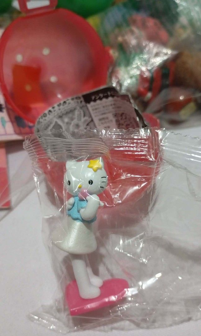 Hello kitty Pochacco figures (Category: Designer & Blind Box Toys) located in Manila. Submitted by ysabel1102 (Listing ID 1462872764, Image 3). Description: hello kitty and pochacco figures with gashapon 220 each take all 500.