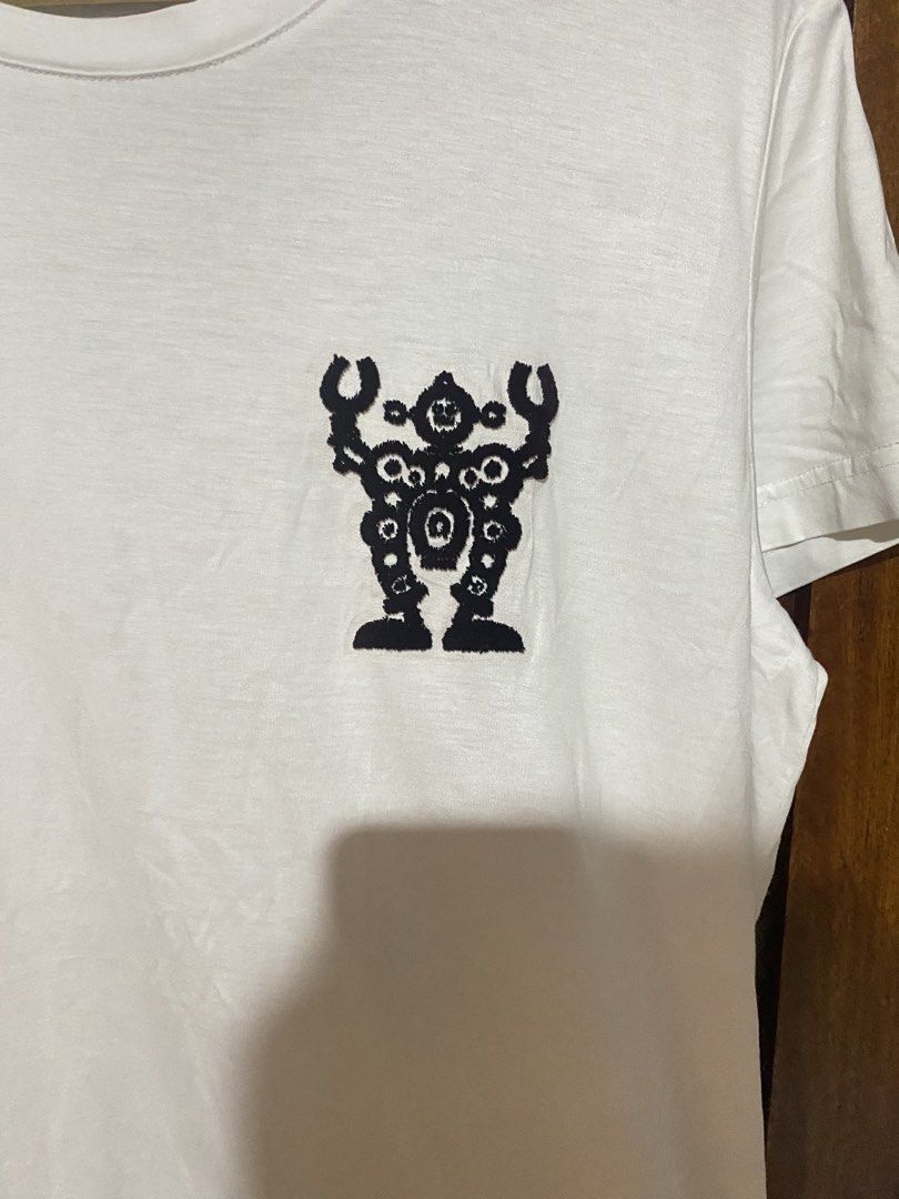 Hermes Tee (Category: Tshirts & Polo Shirts ) located in Davao. Submitted by davecutee (Listing ID 1462772599, Image 2). Description: Cut Necktag Size M on Tag Dimension: W 21 L 28.