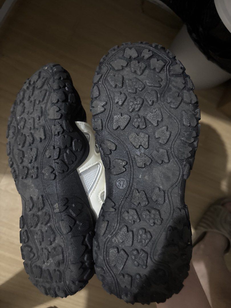 Hiking shoes (Category: Sneakers) located in Manila. Submitted by araezza22 (Listing ID 1462757210, Image 3). Description: For sale!! Hiking shoes bought from online shop (clock shop). Reason for selling: hindi kasya :( Used only once!.