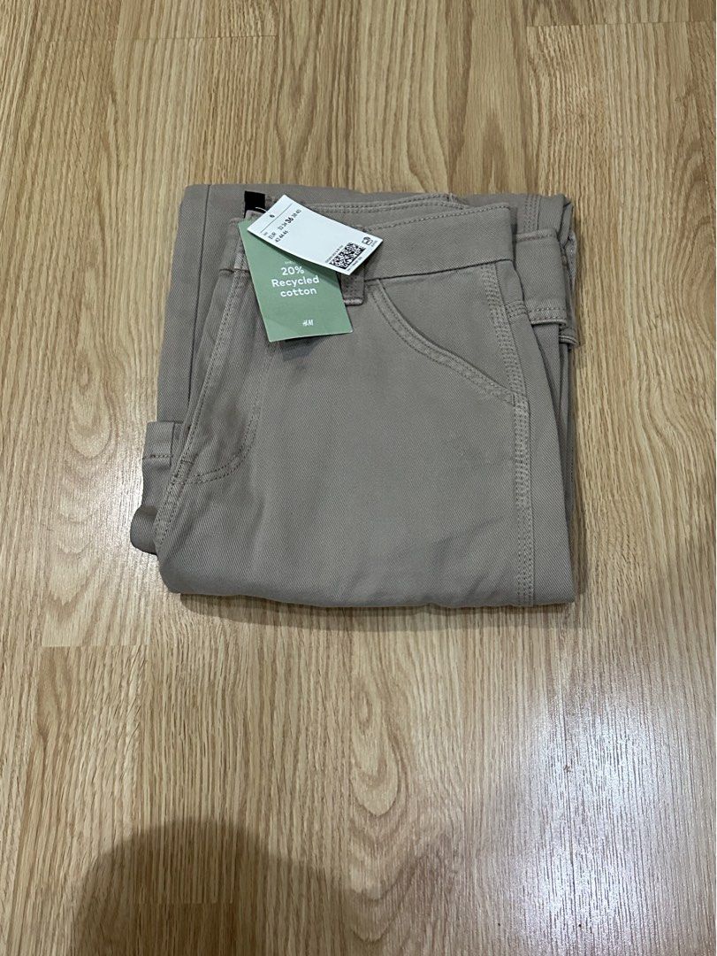 H&M | Cargo Jeans Eur36 (27-28) (Category: Jeans) located in Roxas City. Submitted by elliesuite (Listing ID 1462845464, Image 3). Description: Read: LAST PRICE POSTED ‼️ NO WHEN WORN ‼️ NO MEASUREMENTS Brand New with Tags Size: Eur36 Fits 27-28 waistline SF c/o Buyer. (JRS Express ONLY ₱180) No grab/lala (not from the Metro) All sales are final. No REFUND. No return / exchange. .