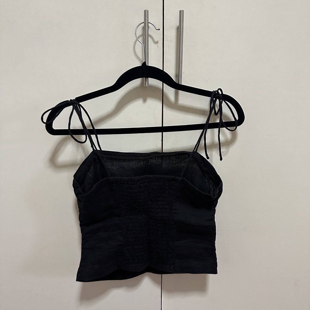 H&M Black Linen Tie Top (Category: Sleeveless) located in Quezon City. Submitted by danalou (Listing ID 1462782181, Image 2). Description: - size small-semi medium - no flaws - barely used.