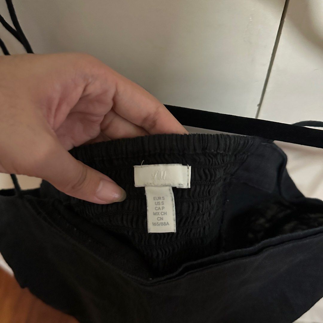 H&M Black Linen Tie Top (Category: Sleeveless) located in Quezon City. Submitted by danalou (Listing ID 1462782181, Image 3). Description: - size small-semi medium - no flaws - barely used.