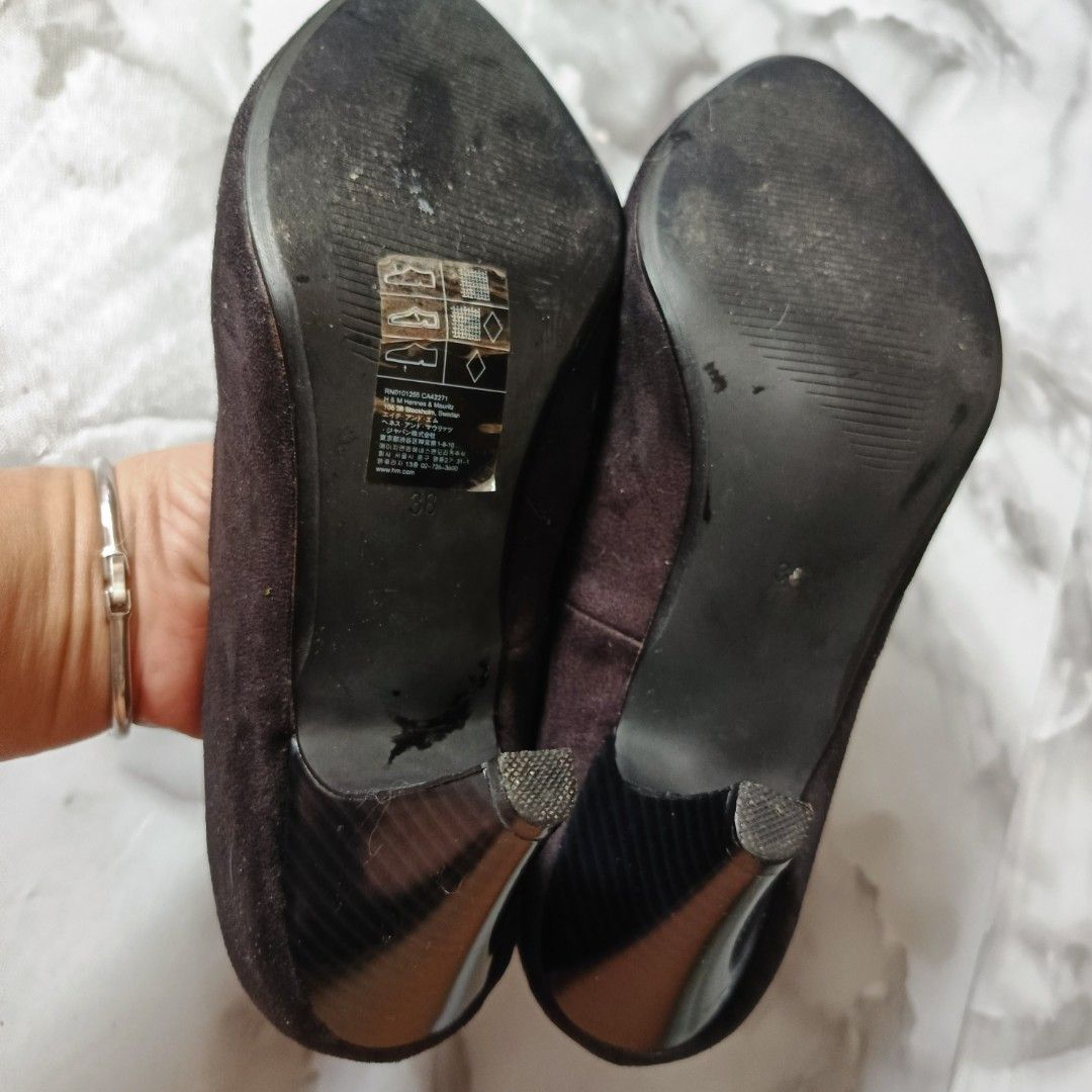 H&M BLACK SHOES 38 (Category: Heels) located in Quezon City. Submitted by ahyaladyblue (Listing ID 1462775885, Image 3). Description: .