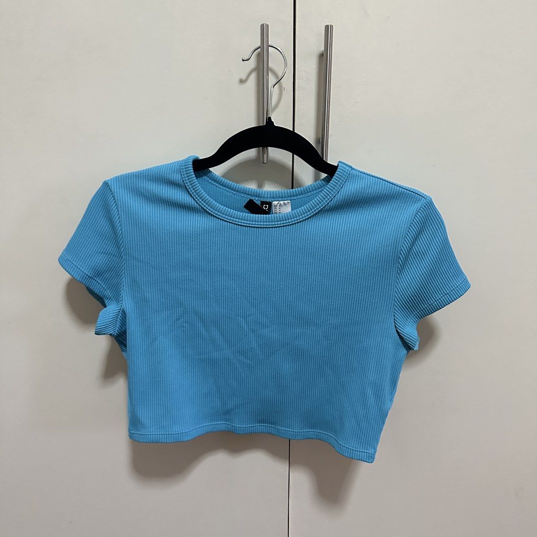 H&M Blue Ribbed Crop Top (Category: Shirts) located in Quezon City. Submitted by danalou (Listing ID 1462782664, Image 1). Description: - size semi-med-med (medium on tag) - no flaws - barely used.