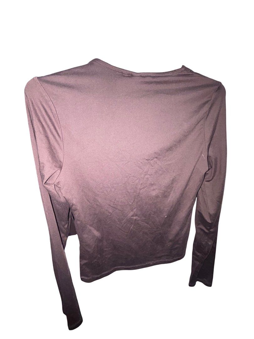 H&m brown long sleeve (Category: Longsleeves) located in Quezon City. Submitted by nicoleeel (Listing ID 1462744760, Image 2). Description: Only worn twice.