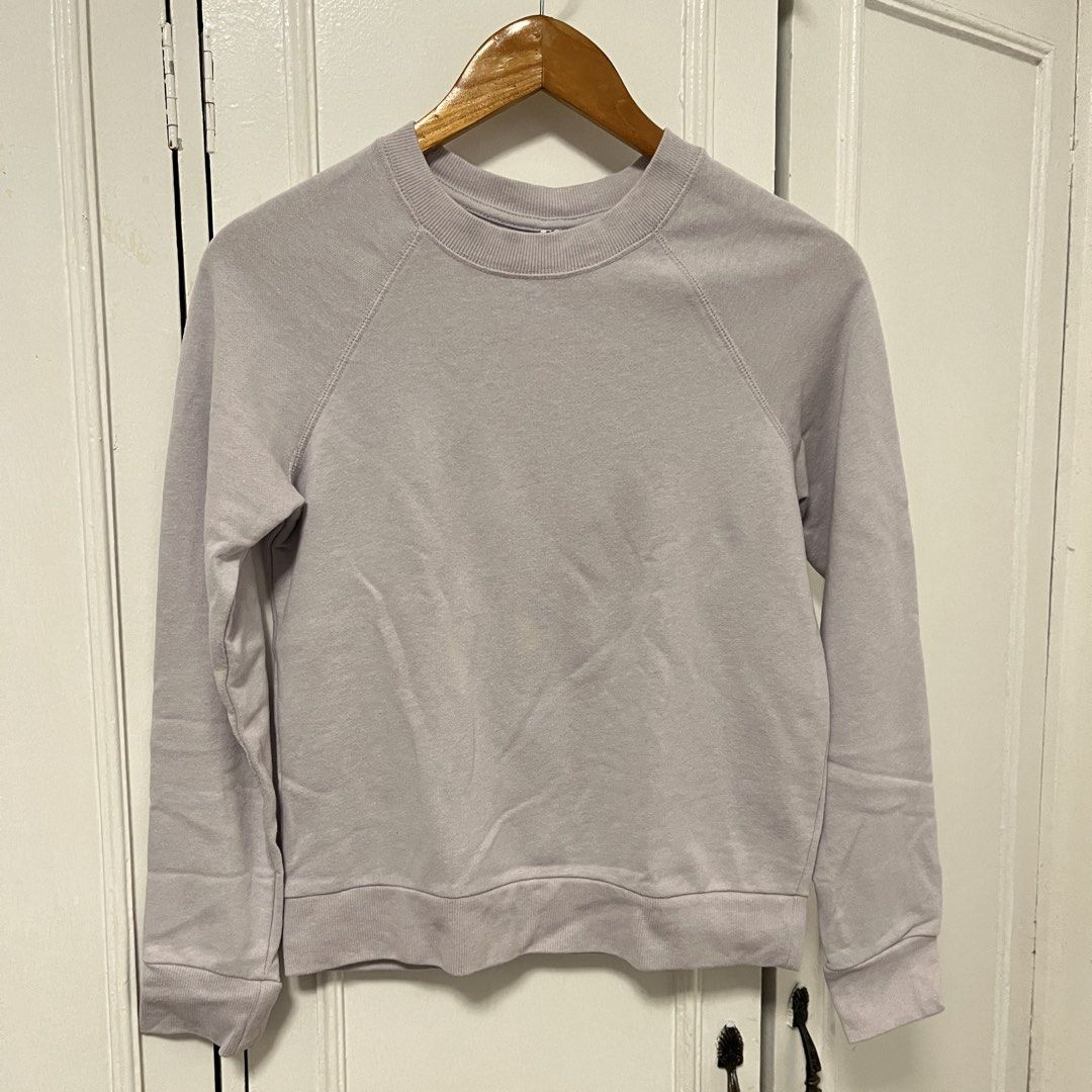 H&M Divided Basic Light Purple Crewneck Sweatshirt XS (Category: Longsleeves) located in Las Pinas. Submitted by thevallerys (Listing ID 1462824325, Image 1). Description: - Light purple crewneck sweatshirt - From H&M Divided Basic - Features raglan sleeves - Ribbed cuffs and hem - Made of soft material - Ideal for layering or casual wear - Easy to style.