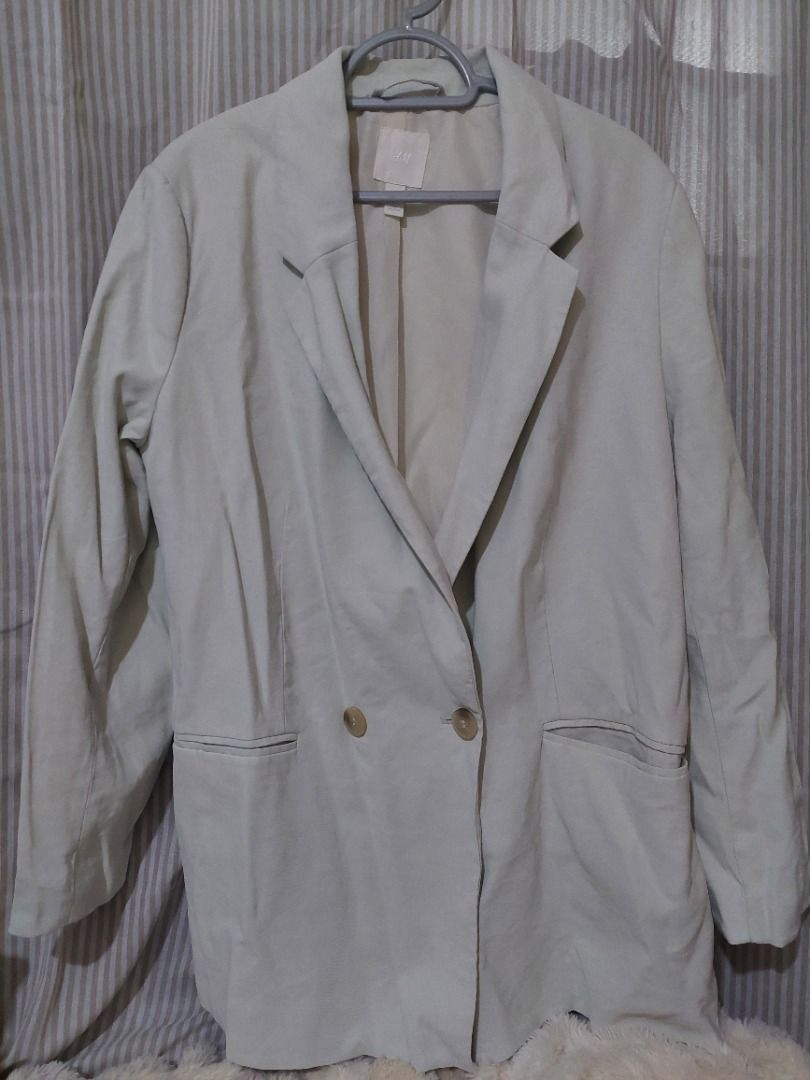 H&M Double Breasted Blazer - Light Blue - Size M (Category: Coats, Jackets and Outerwear) located in Las Pinas. Submitted by martinedee (Listing ID 1462805581, Image 1). Description: - H&M Light mint green Double-Breasted Blazer - Size: Medium (M) - Features: Two front buttons, functional pockets - Style: Versatile for casual or smart casual outfits - Ideal for layering.